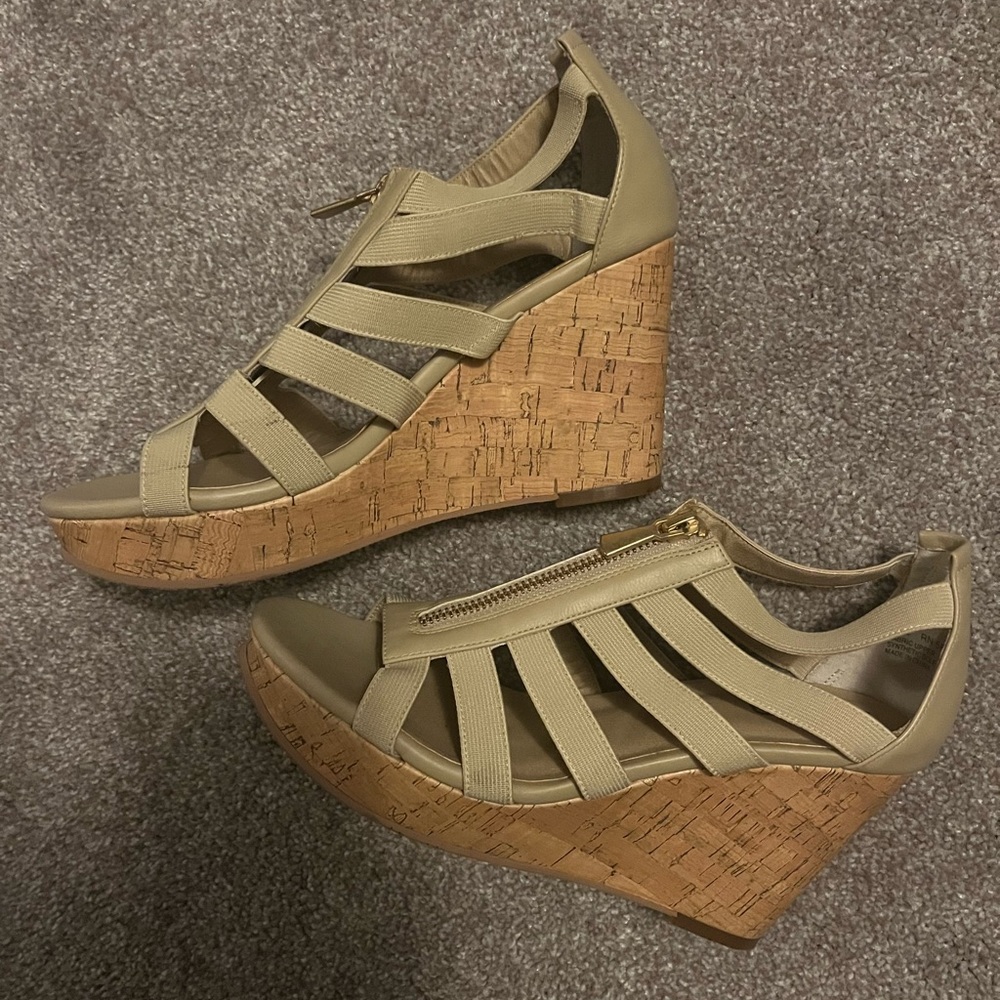 Abound Wedges